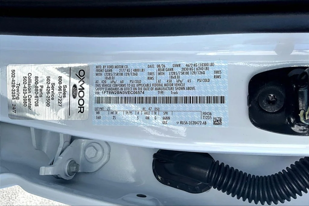 New 2027 Oxford White Ford F-250® XLT image 8