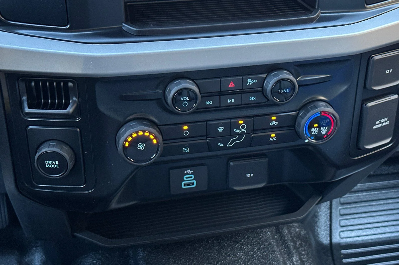 New 2026 Oxford White Ford F-250® XL image 18