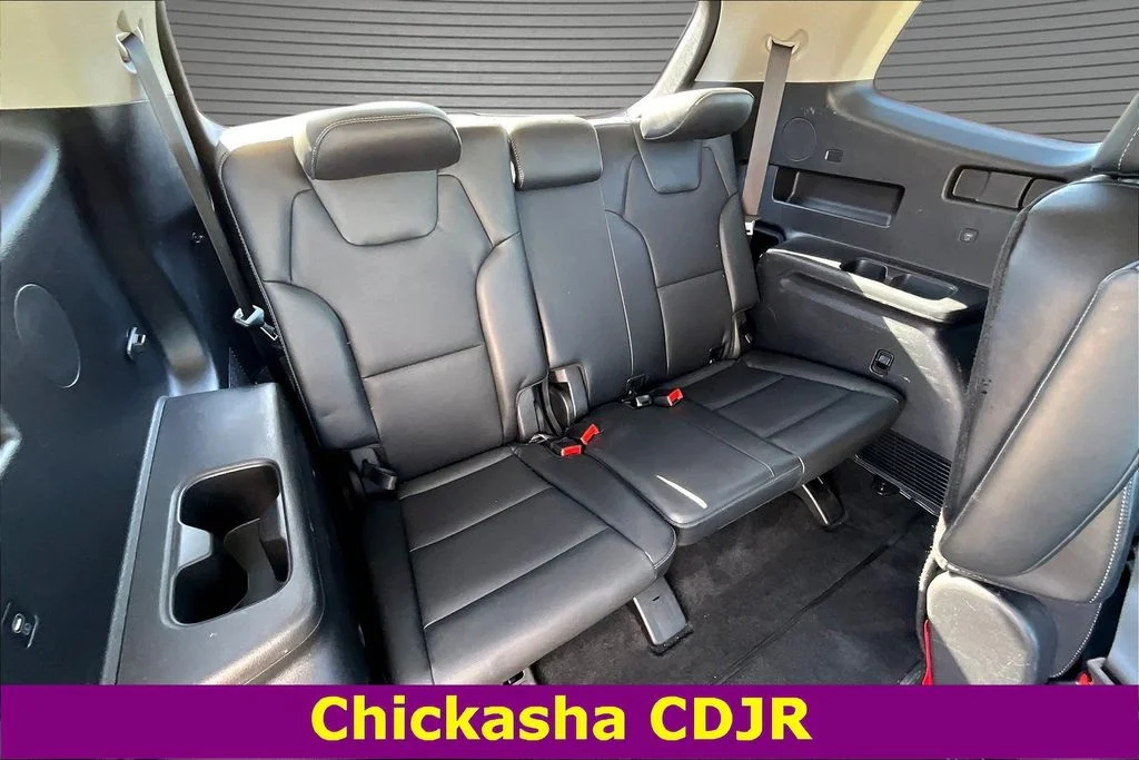 Used 2025 White Kia S image 25