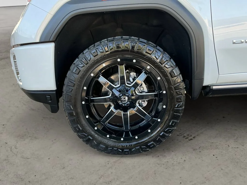 Used 2021 WHITE FROST TRICOAT GMC Denali image 13