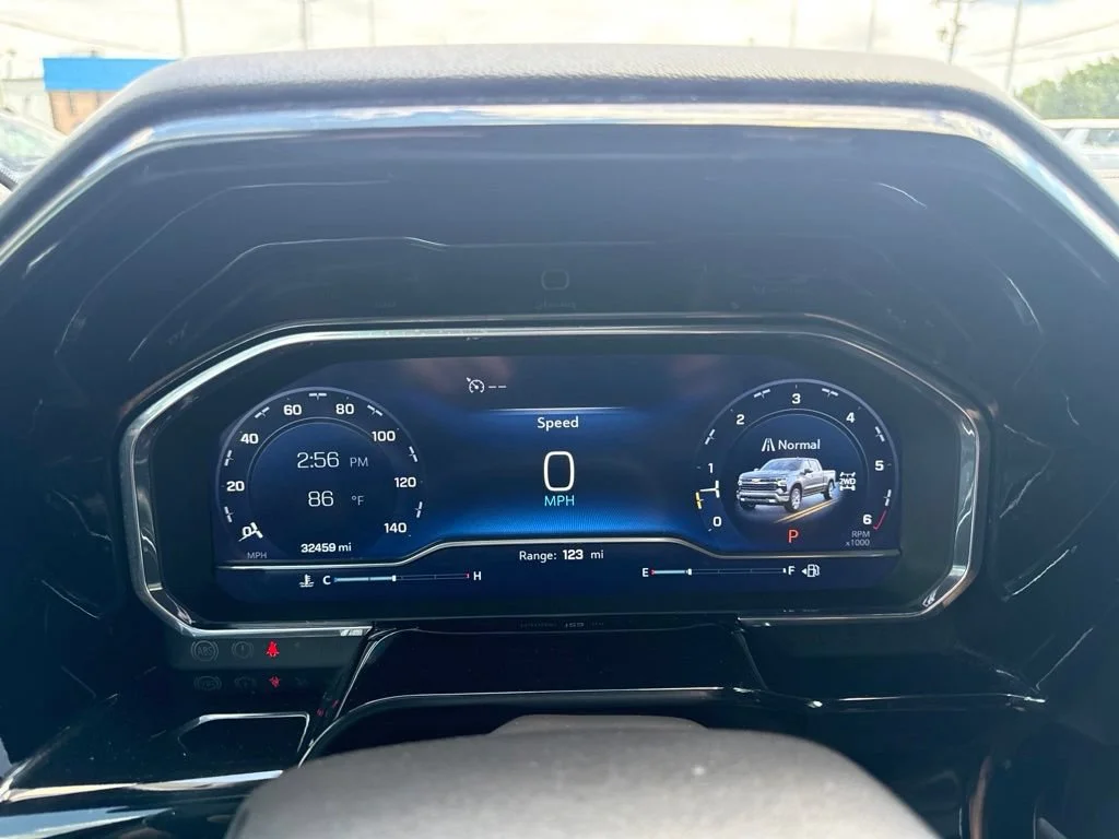 Used 2024 Summit White Chevrolet LT image 26