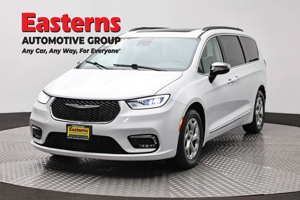 Used 2023 White Chrysler Limited image 1