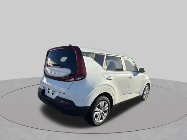 Used 2022 White Kia LX image 4