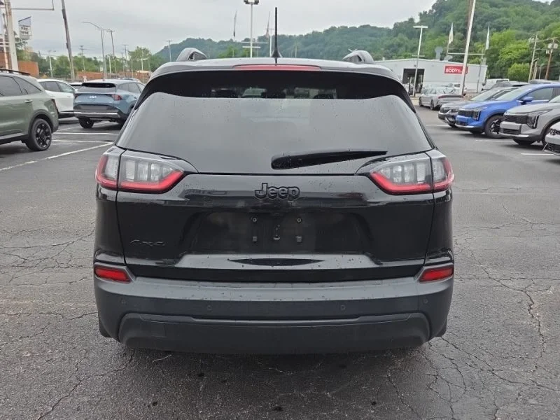Used 2023 Black Jeep Altitude image 6
