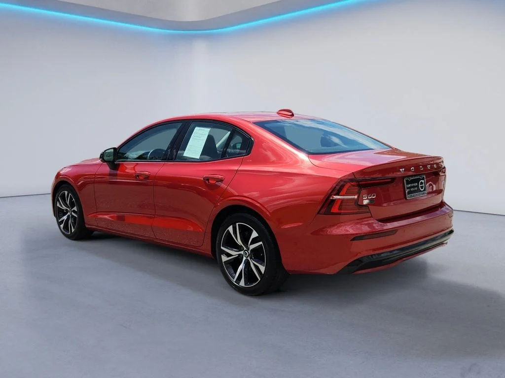 Used 2024 Fusion Red Metallic Volvo Plus Dark Theme image 5