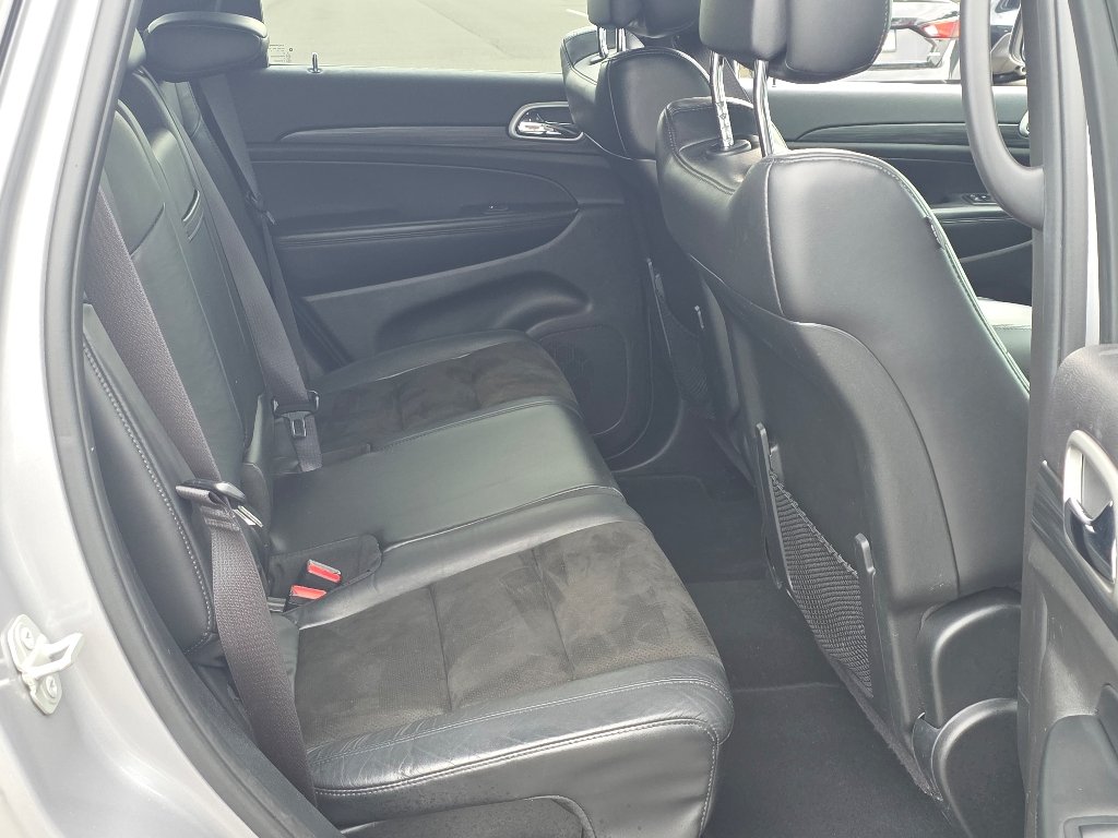Used 2019 Billet Silver Metallic Clear Coat Jeep Altitude image 24