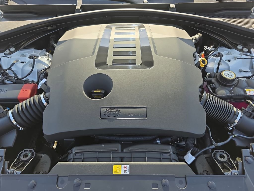 New 2026 Fuji White Land Rover Dynamic SE image 31