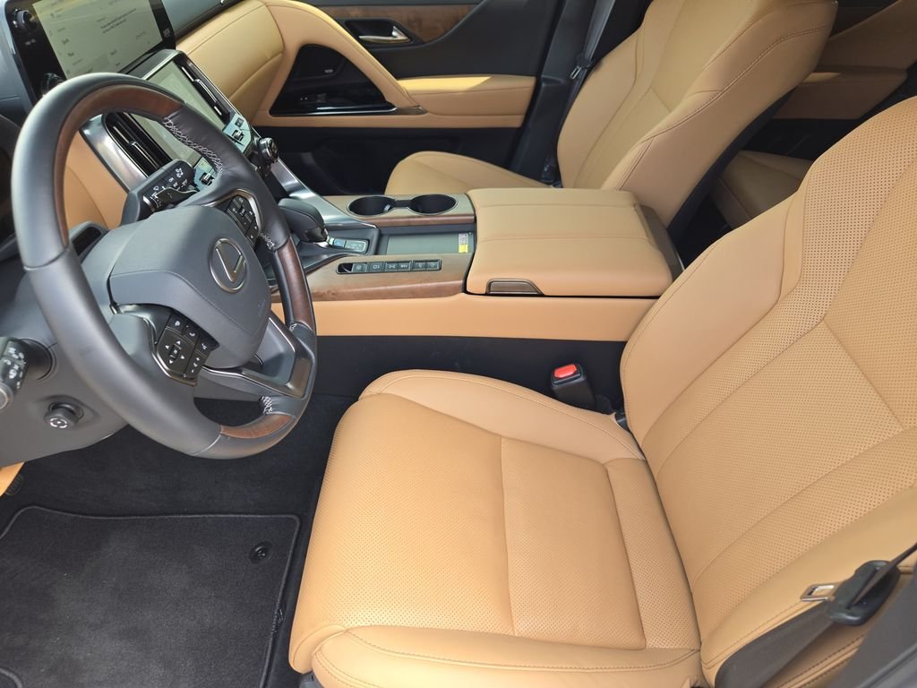 Certified Used 2026 EMINENT WHITE PEARL Lexus 700h Luxury image 13