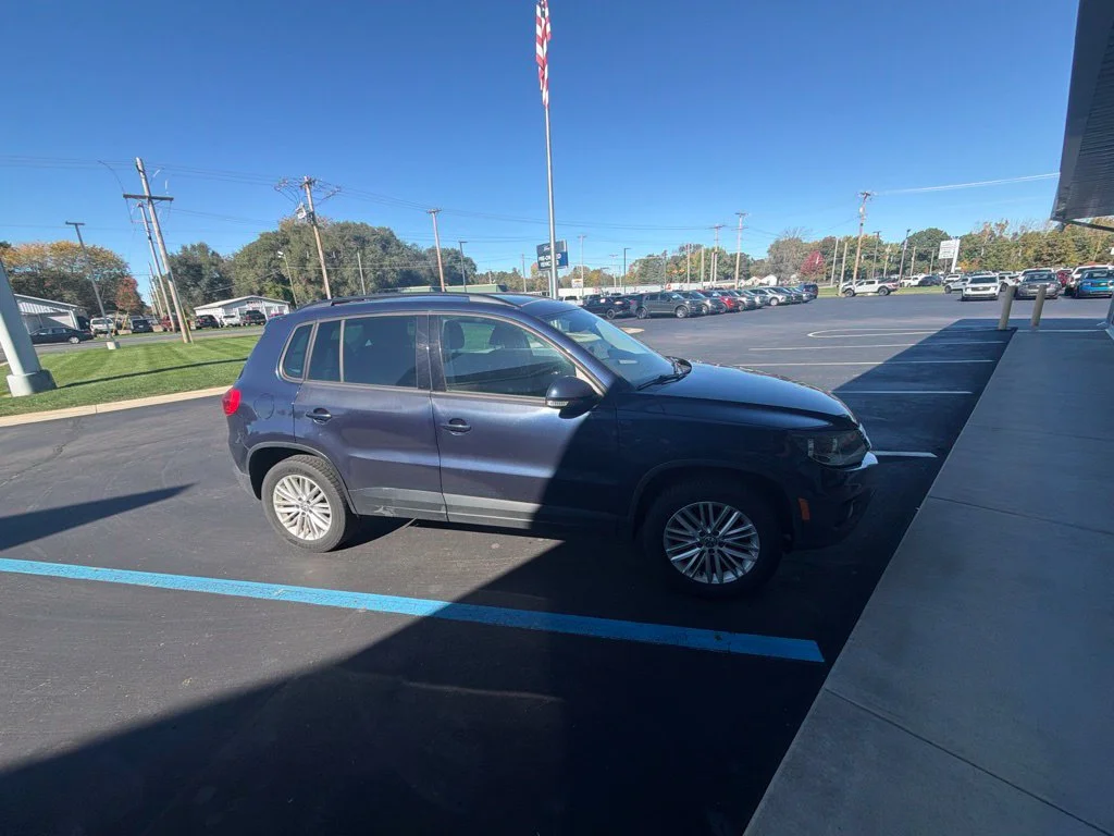 Used 2016  Volkswagen S image 3