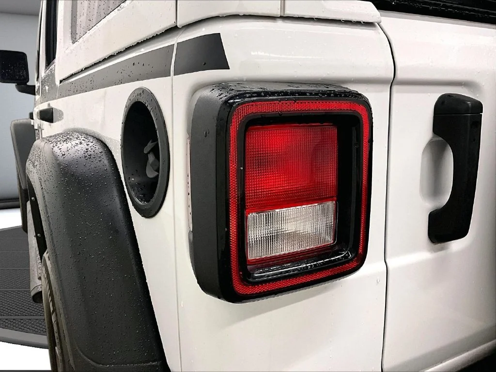 Used 2021 White Jeep Unlimited Sport S image 23