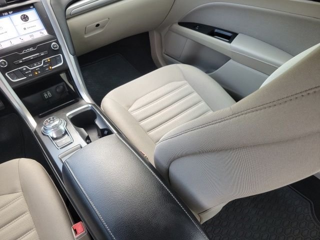 Used 2019 Blue Ford SE image 15