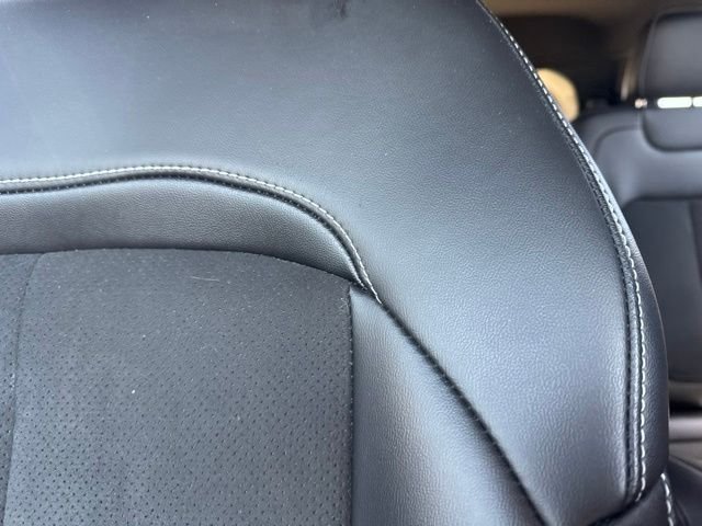 Used 2023 Silver Jeep Altitude image 6