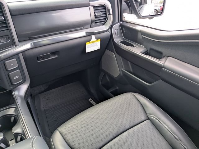 New 2026 Oxford White Ford Lariat® image 17
