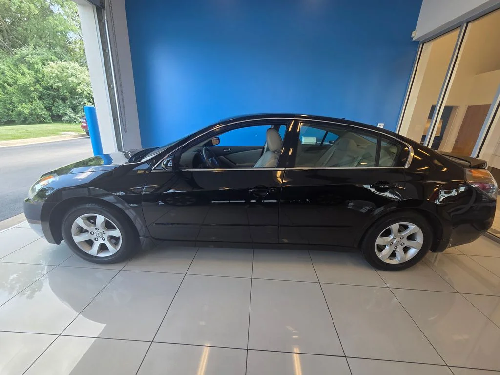 Used 2009 Super Black Nissan 2.5 SL image 4