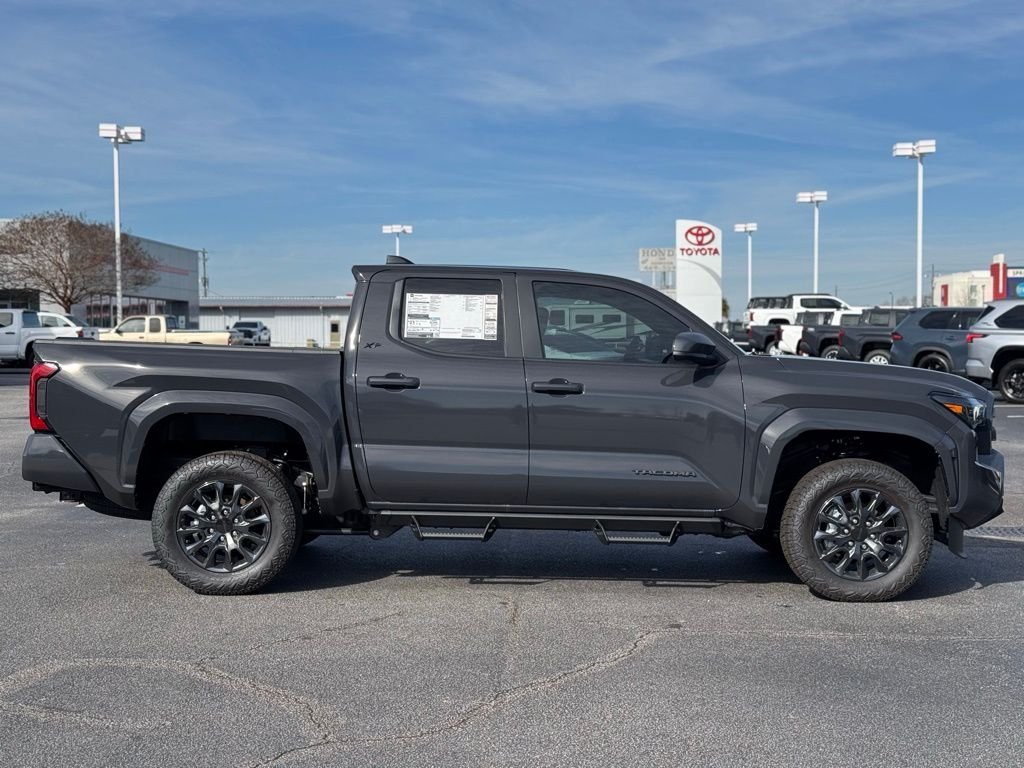 2025 Toyota Tacoma SR5 - Photo 7