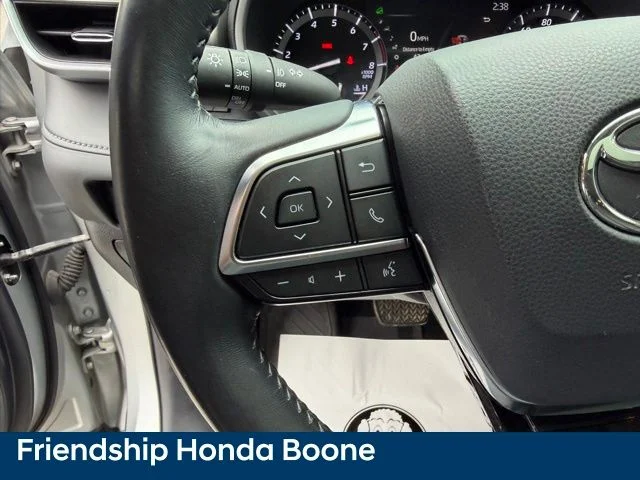 Used 2020 Silver Toyota XLE image 20