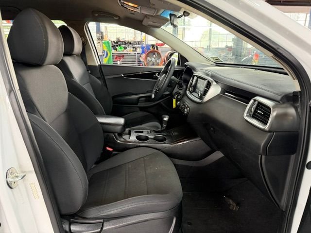 Used 2019 White Kia LX image 11