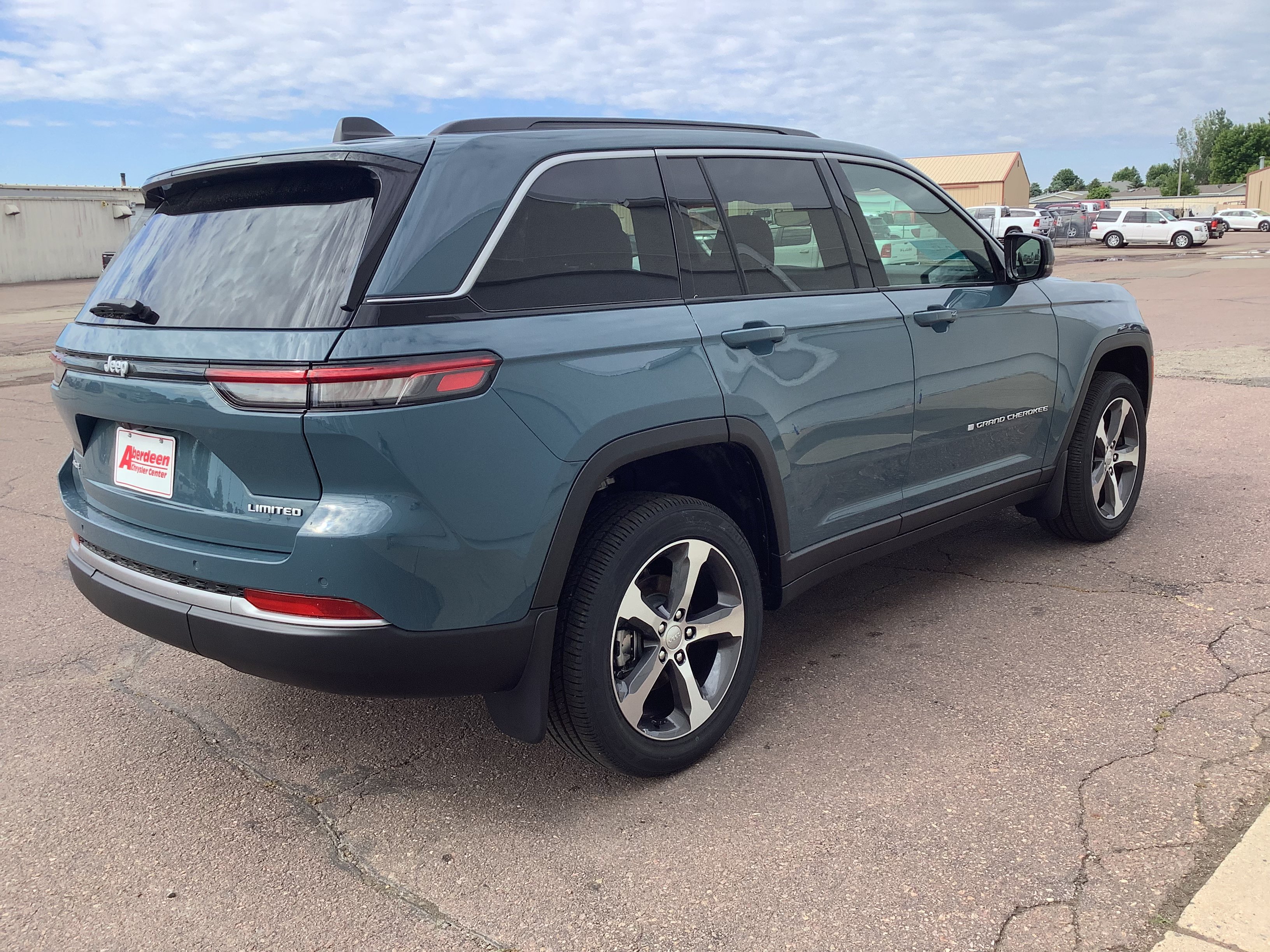 New 2026 Steel Blue Exterior Paint Jeep Limited image 4