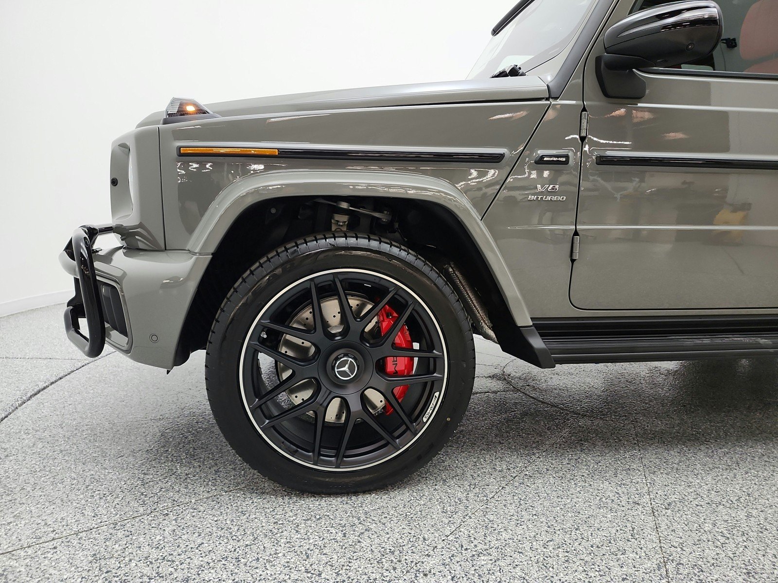 New 2026 MANUFAKTUR Arabian Grey Non- Metallic Mercedes-Benz AMG® G 63 SUV image 15