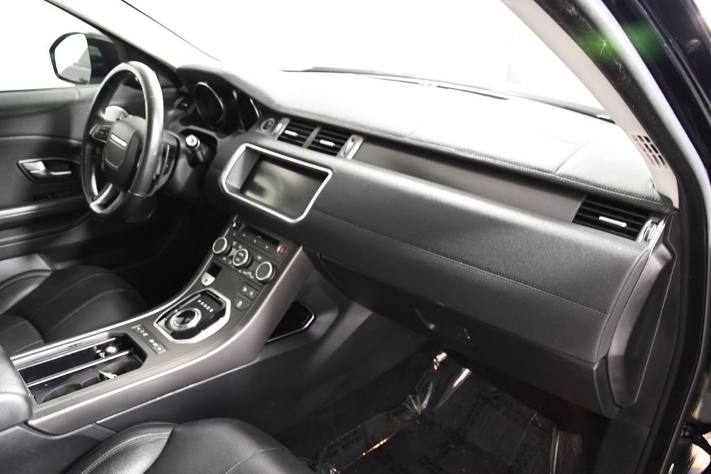 Used 2018 Narvik Black Land Rover SE image 19