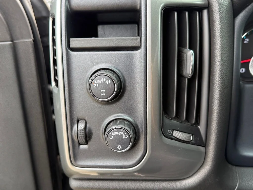 Used 2018 Graphite Metallic Chevrolet LT image 22