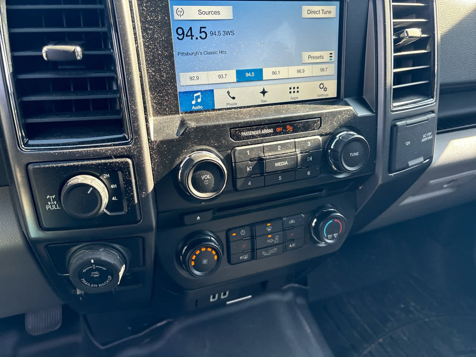 Used 2017 Oxford White Ford XLT image 2