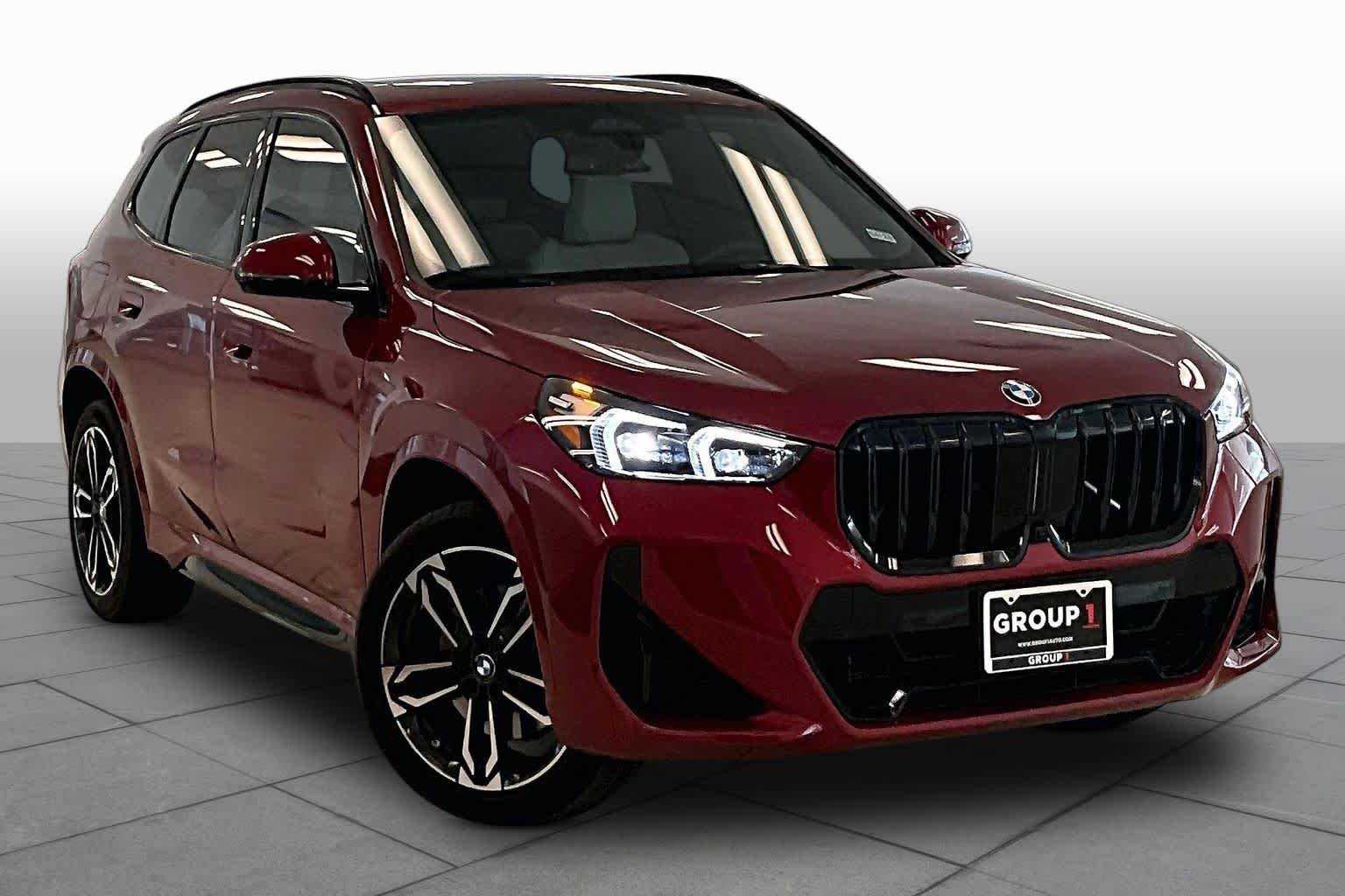 Used 2026 Vegas Red Metallic BMW xDrive28i image 2