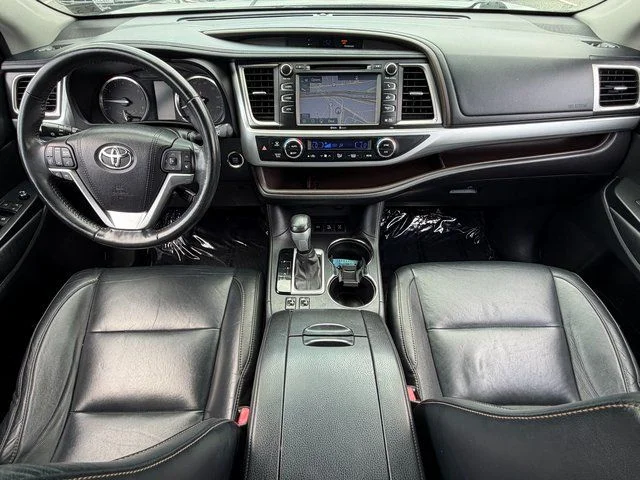 Used 2015 Black Toyota XLE V6 image 3