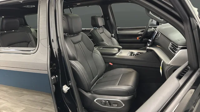 New 2026 High Gloss Black Exterior Paint Jeep Limited Reserve image 24