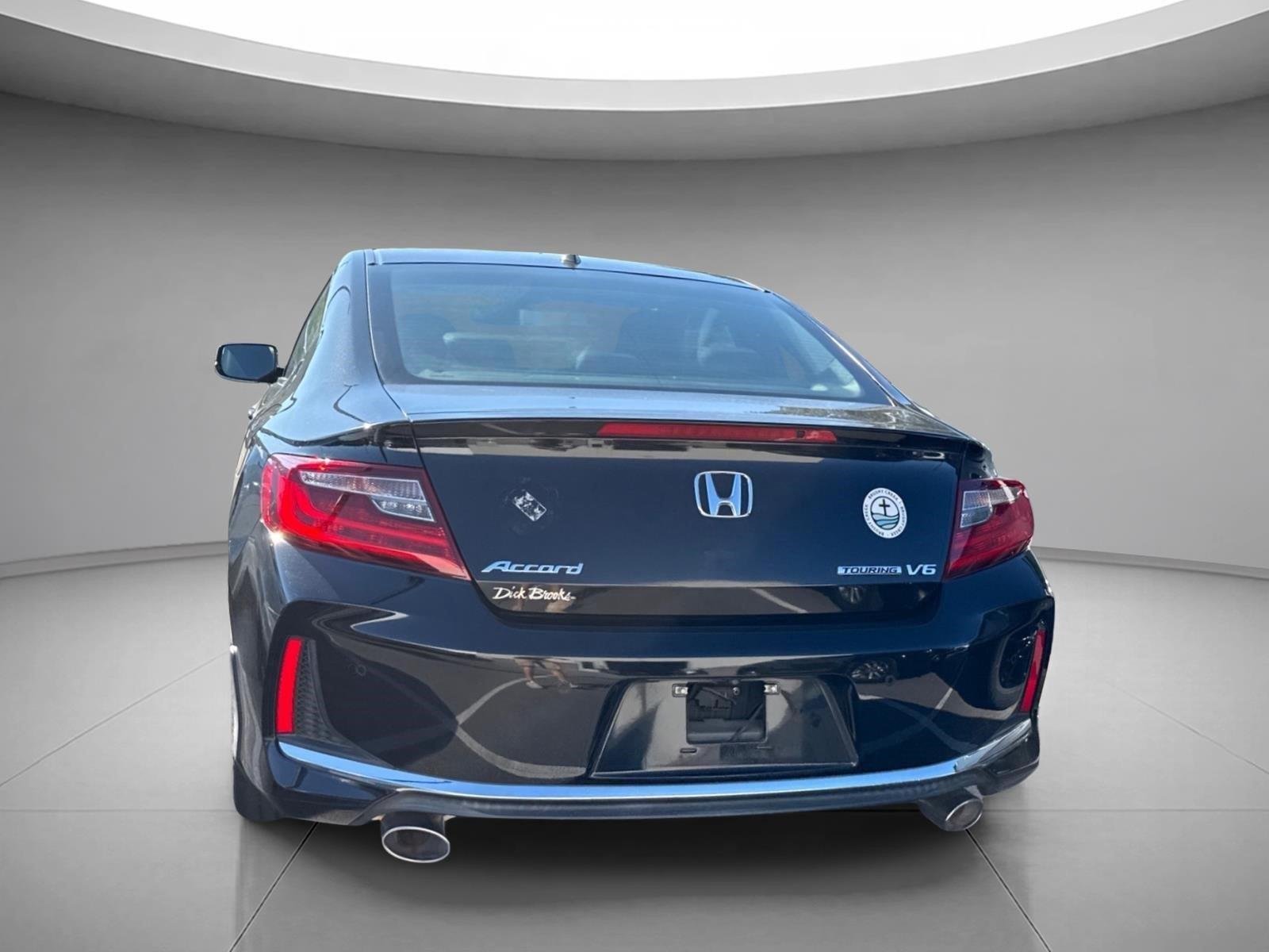 Used 2017 Crystal Black Pearl Honda Touring image 9