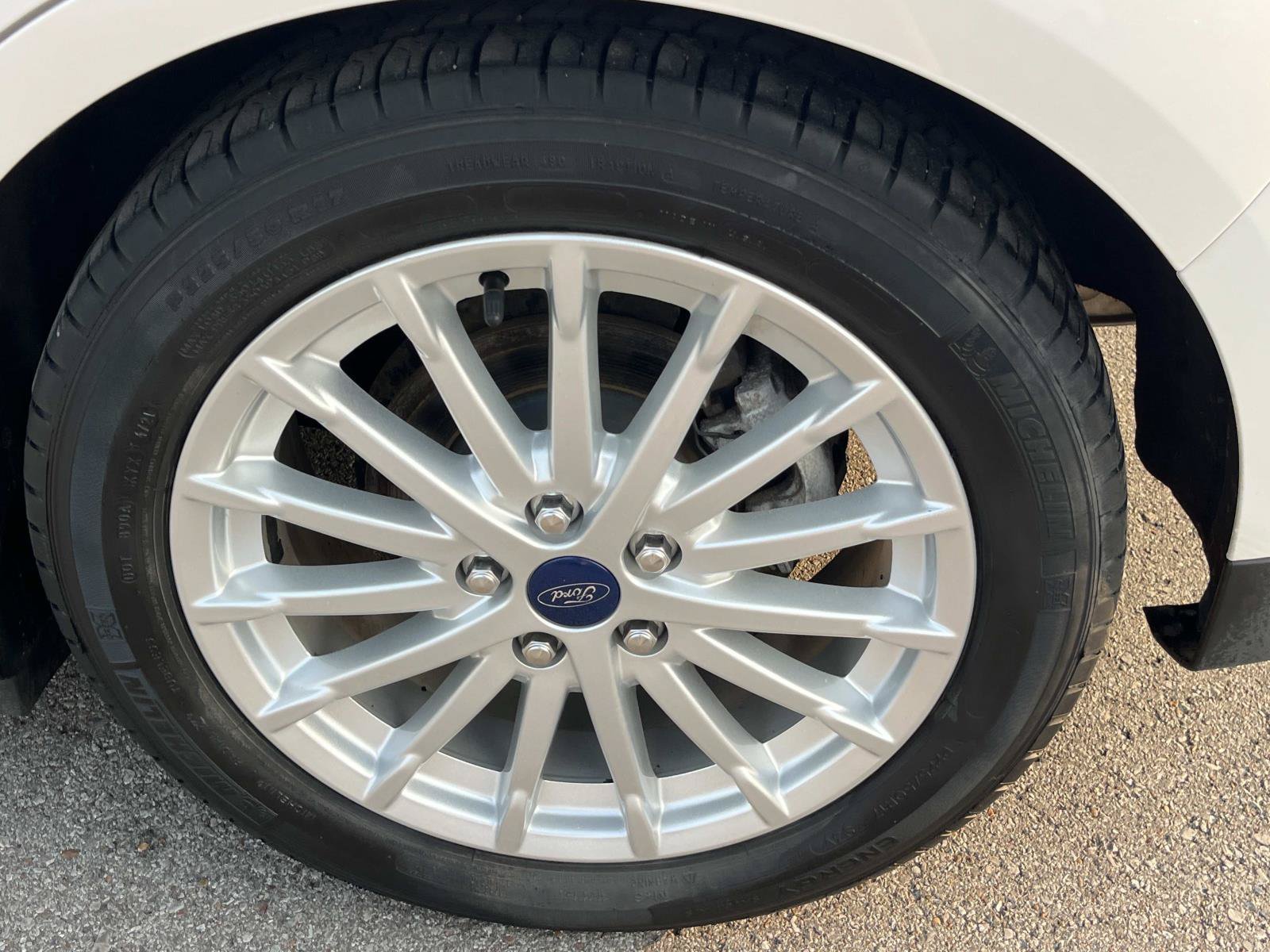Used 2016 White Platinum Metallic Tri-Coat Ford SEL image 11