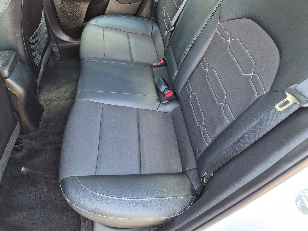 Used 2023 White Kia GT-Line image 22