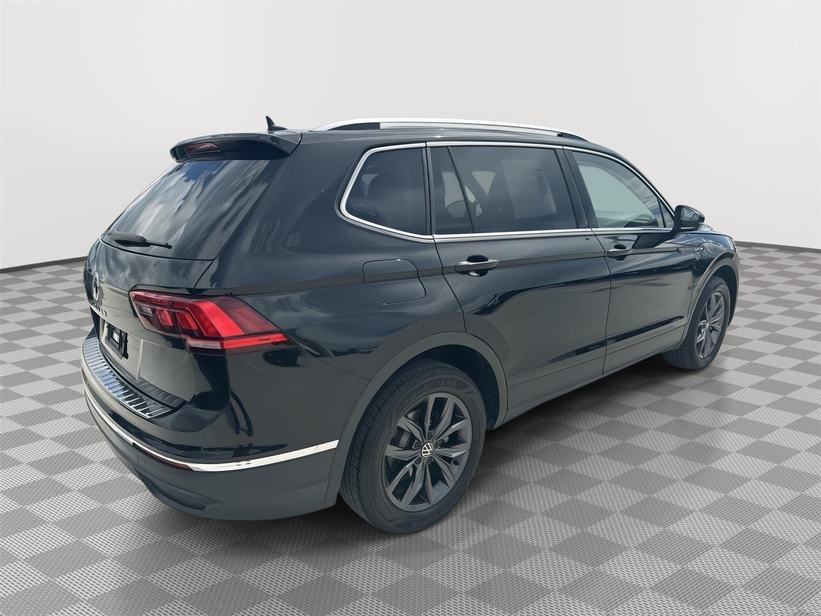 Used 2023 Deep Black Pearl Volkswagen SE image 8
