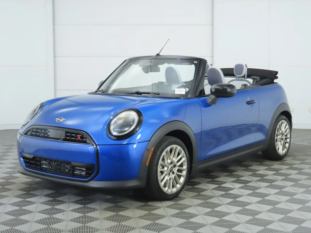 2026 MINI Convertible Cooper S Signature's photo