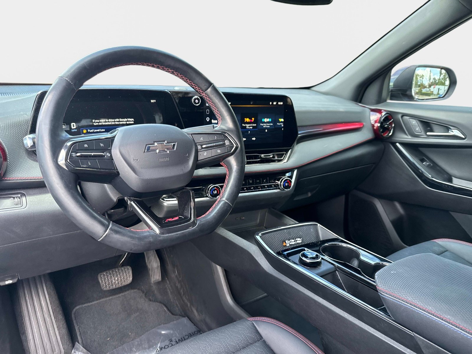 Used 2025 Iridescent Pearl Tricoat Chevrolet FWD RS image 15