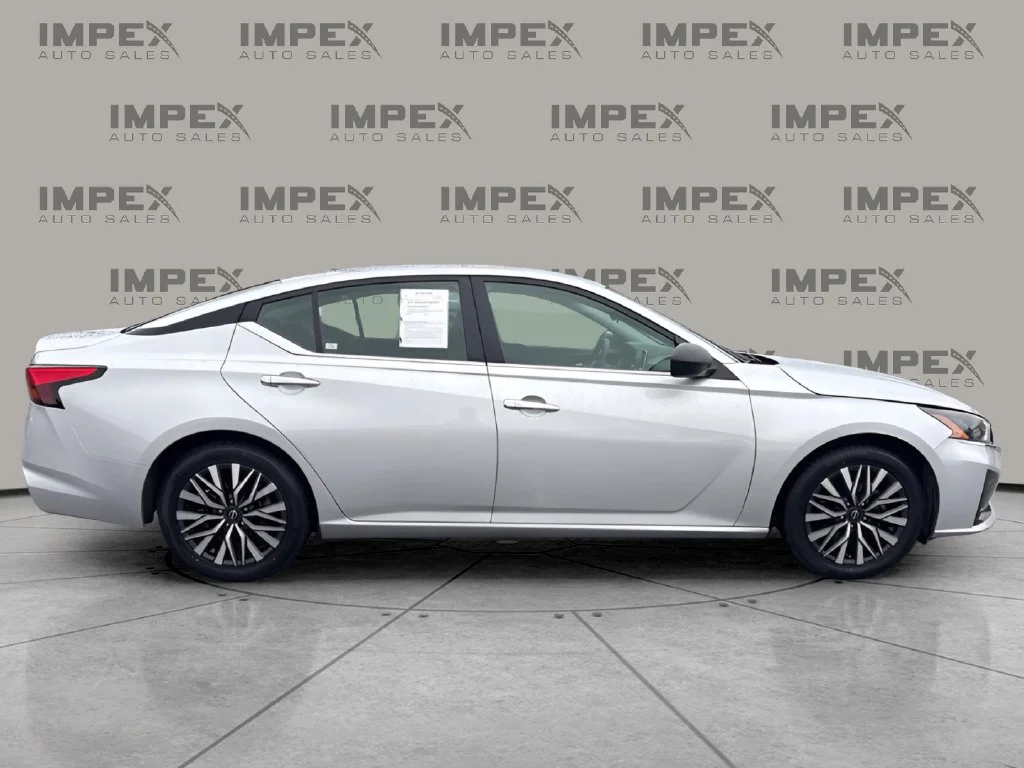 Used 2025 Silver Nissan 2.5 SV image 6