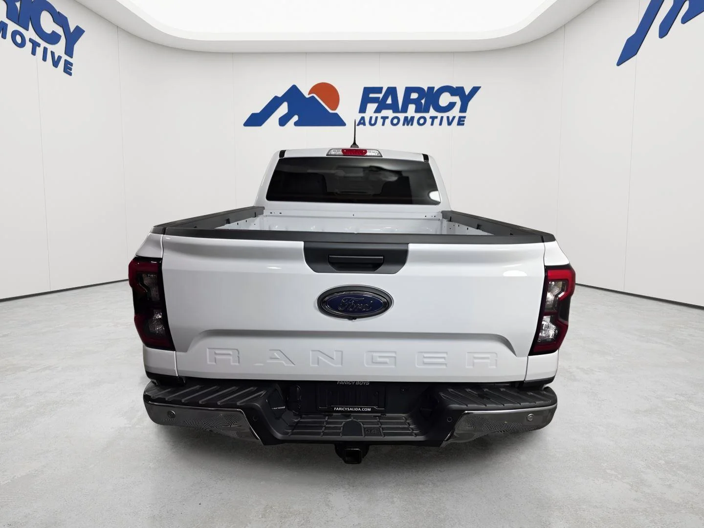 Used 2025 Oxford White Ford LARIAT image 4