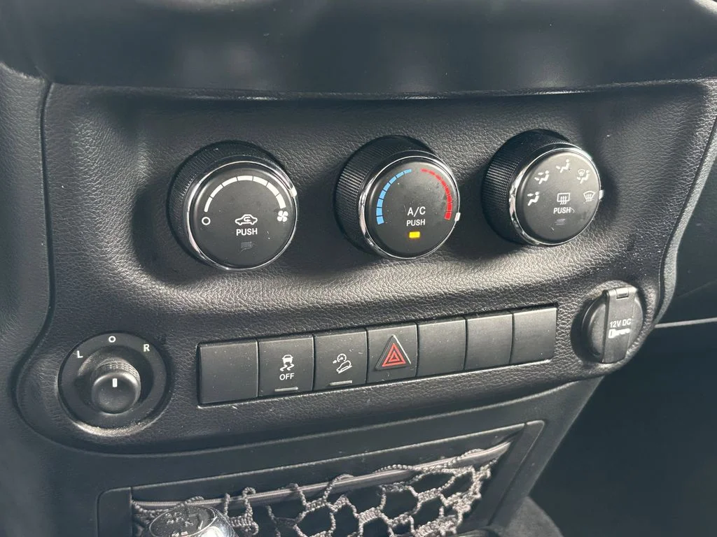 Used 2018 Gray Jeep Unlimited Sport image 27