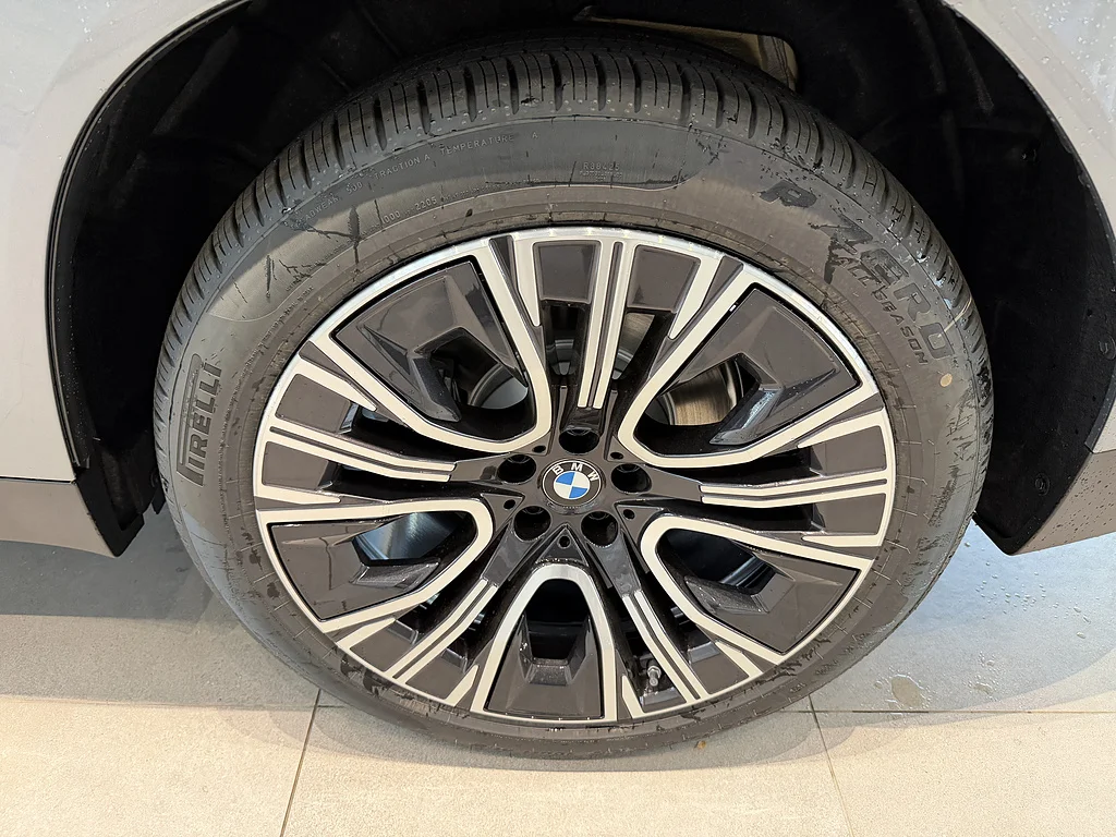 New 2026 Skyscraper Grey Metallic BMW 30 xDrive image 7