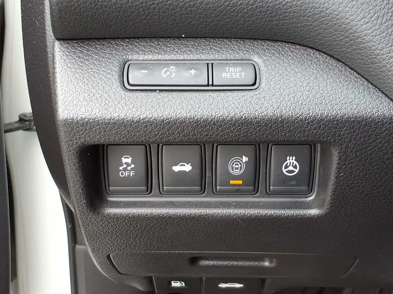 Used 2015 Pearl White Nissan 2.5 SL image 17