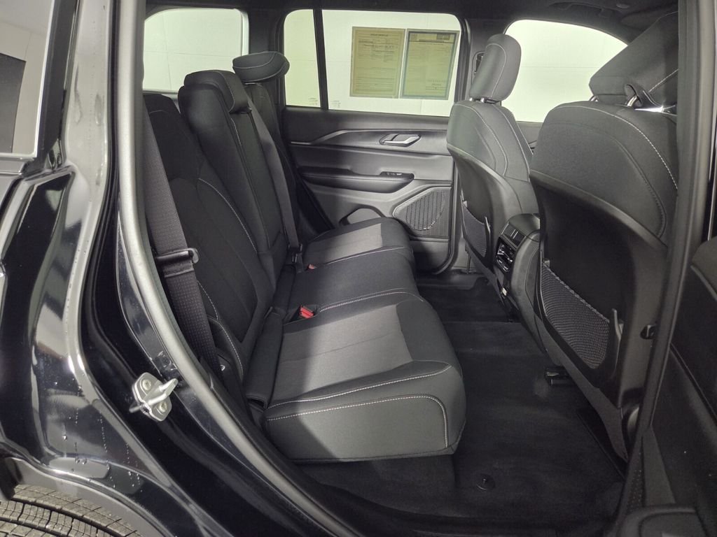 2025 Jeep Grand Cherokee Laredo - Photo 30