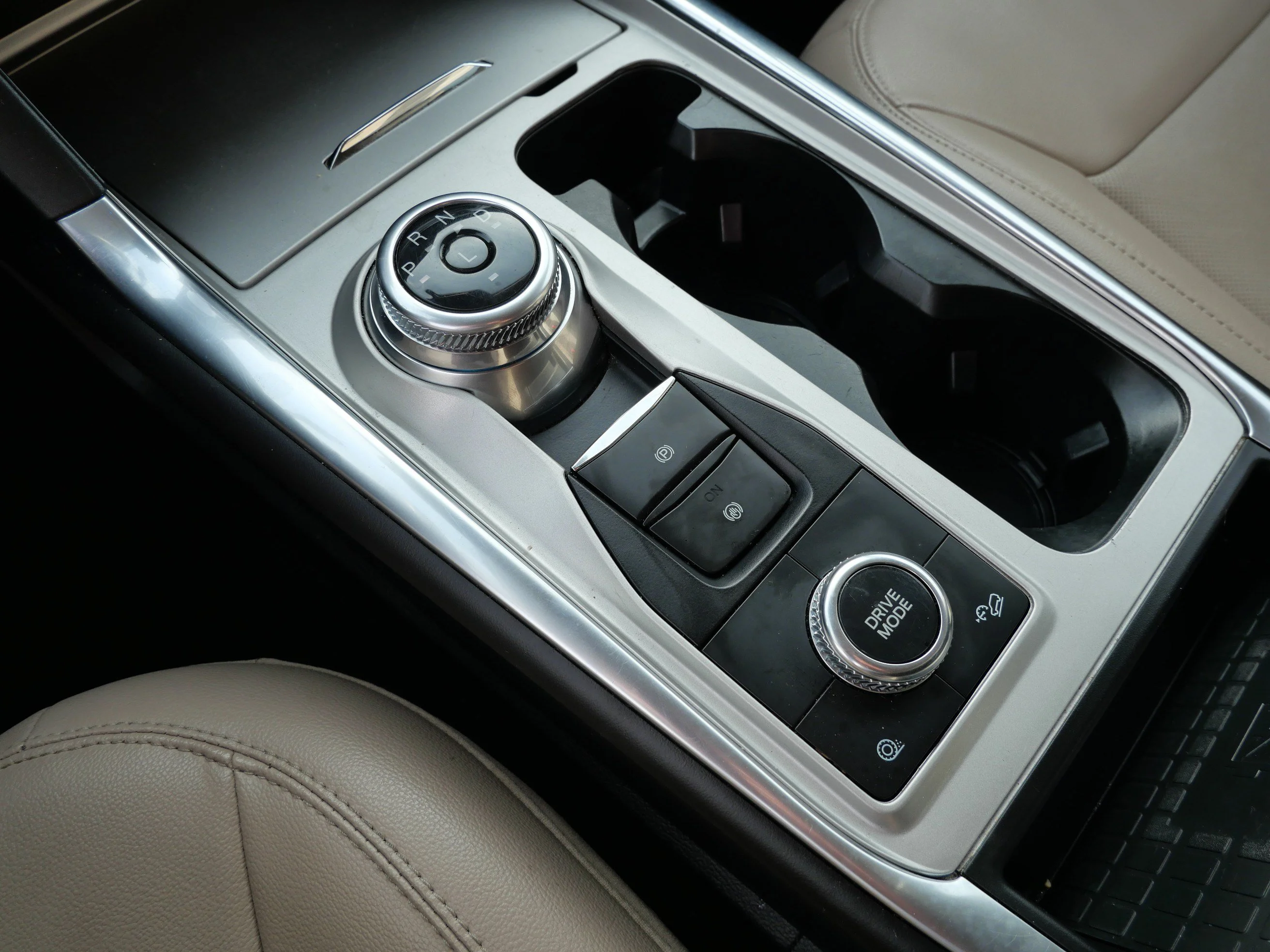 Used 2023 Agate Black Metallic Ford Limited image 27