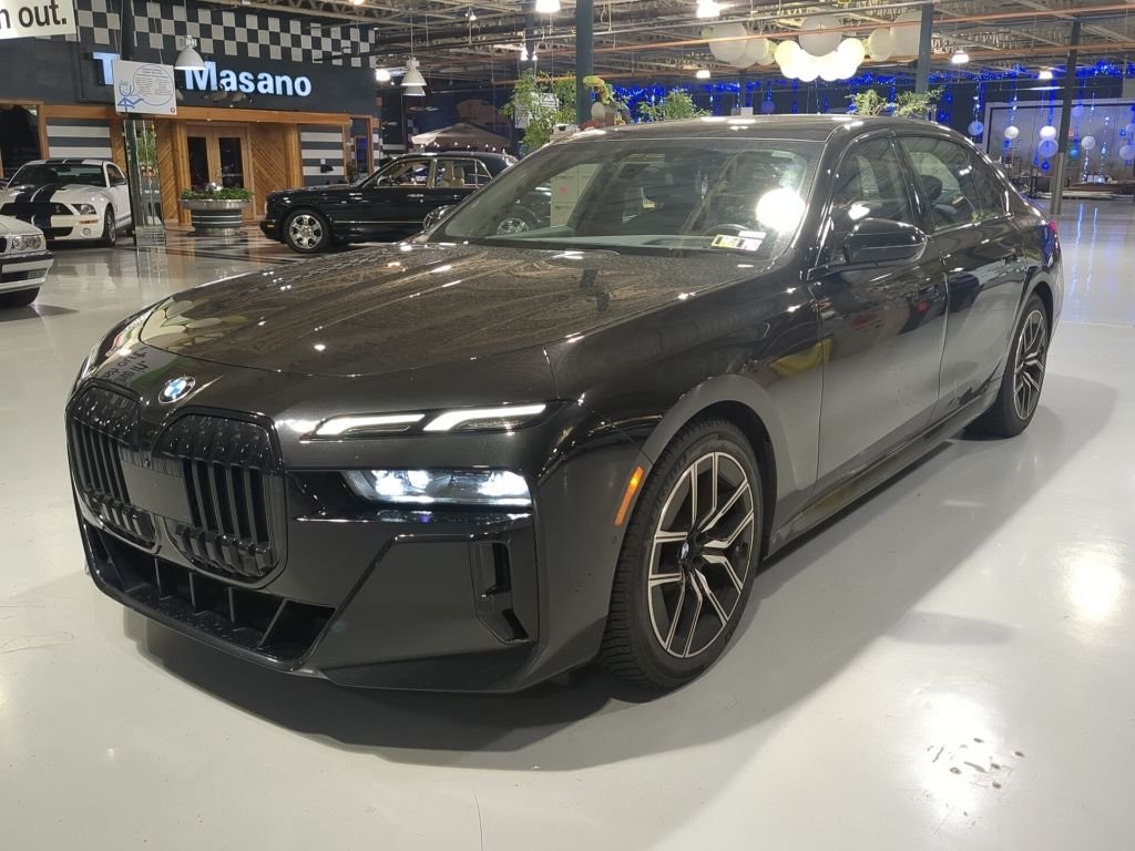 Used 2023 Black BMW 760i xDrive image 1