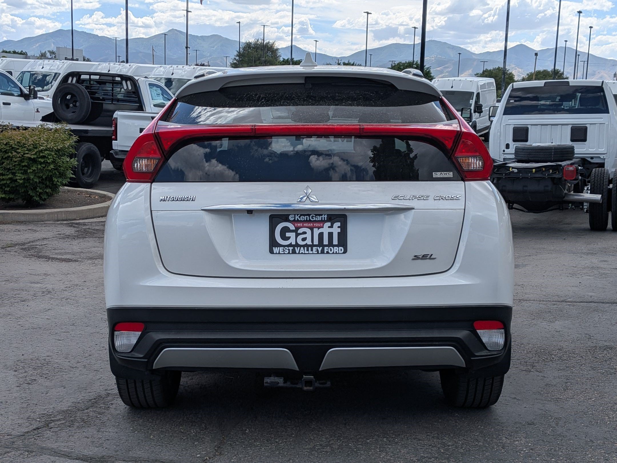 Used 2019 White Mitsubishi SE image 4