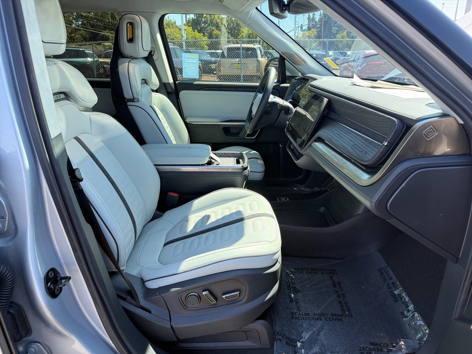 Used 2024 La Silver Rivian Adventure Dual Motor Standard Pack image 20