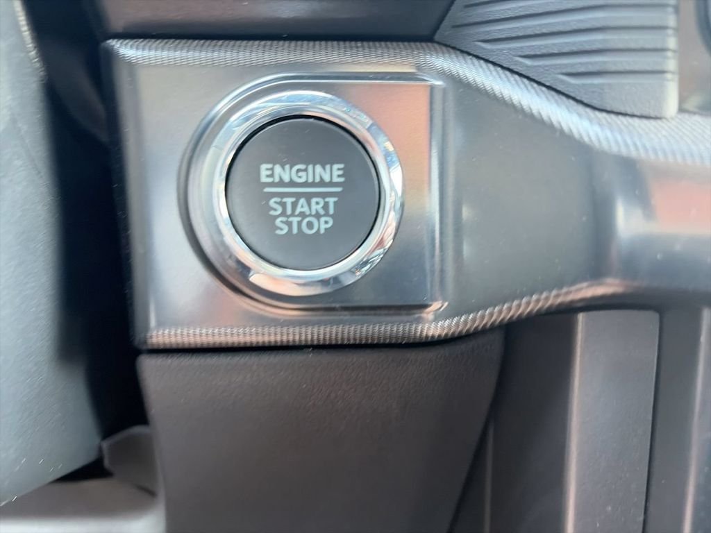 Used 2025 Silver Ford Lariat image 26