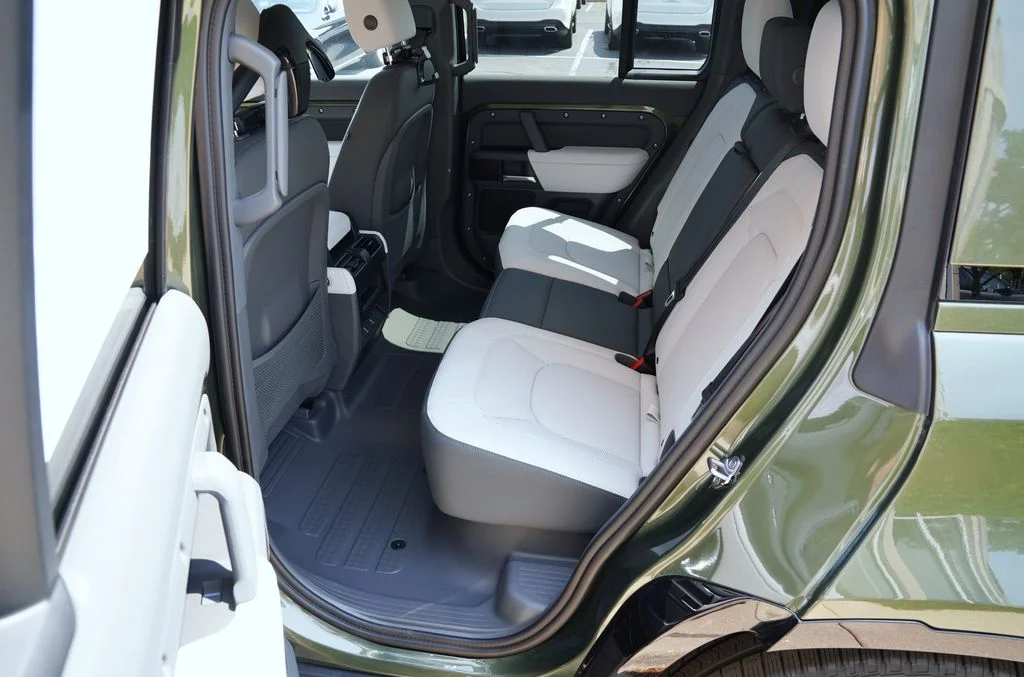 New 2026 Woolstone Green Land Rover X-Dynamic SE image 34