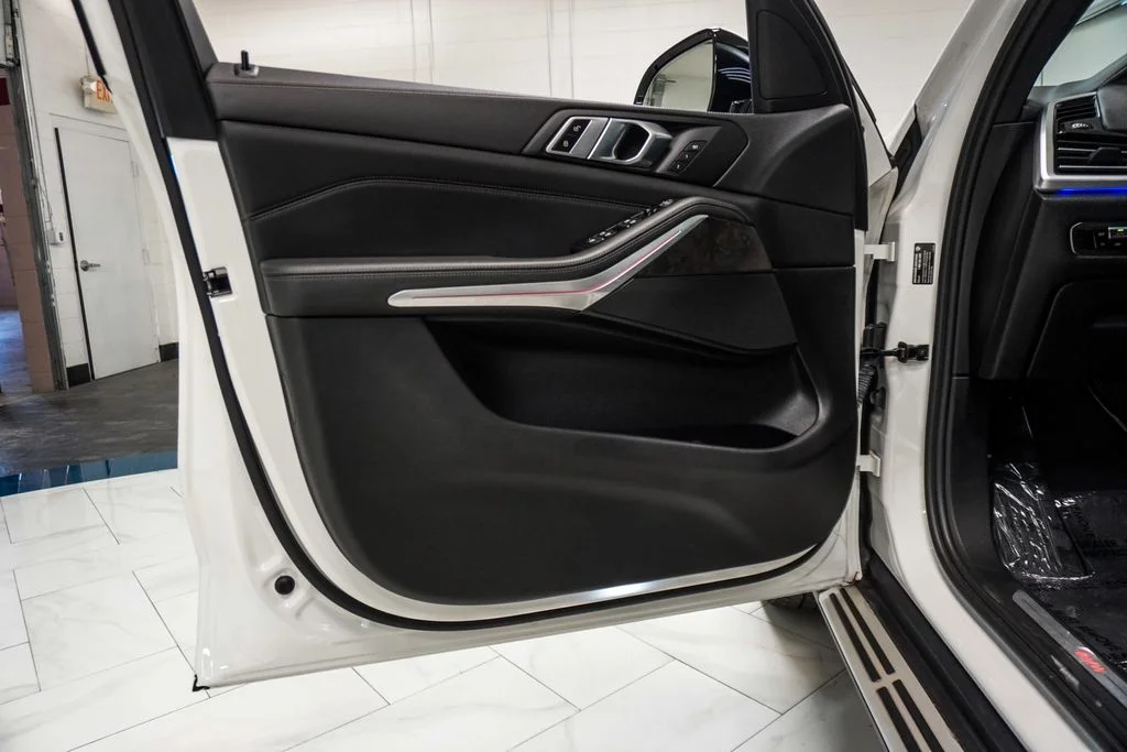 Used 2023 White BMW sDrive40i image 21
