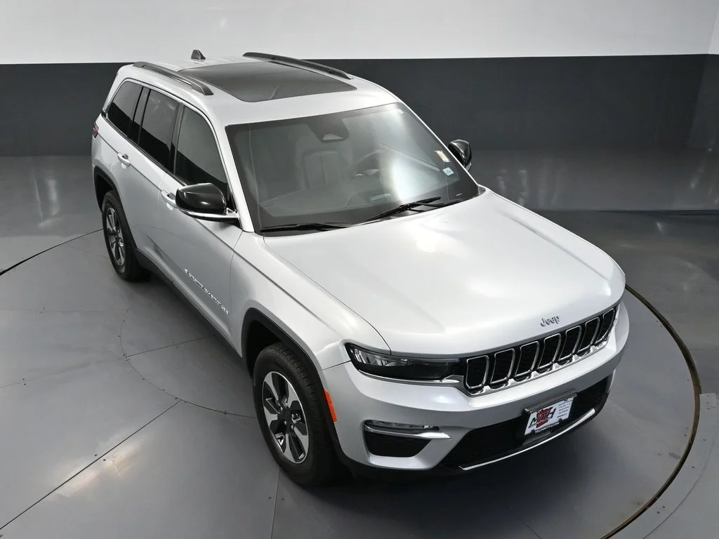 Used 2024 Silver Jeep 4xe image 53