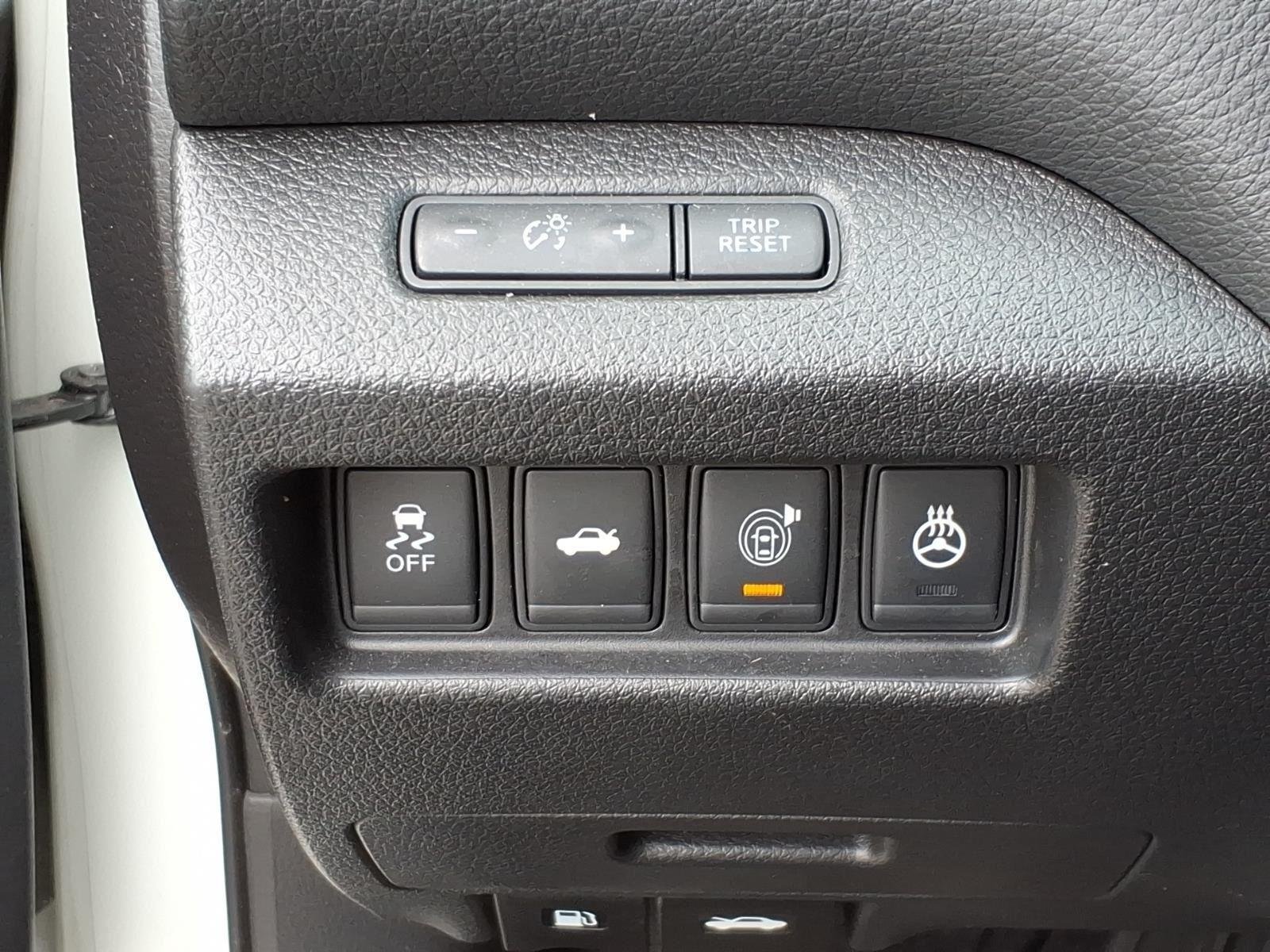 Used 2015 Pearl White Nissan 2.5 SL image 17